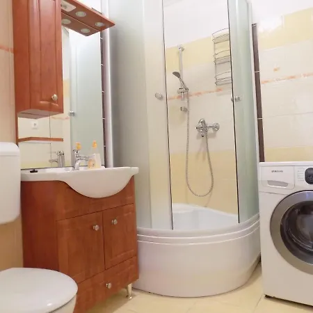 937 - Elso Emeleti Klimas, Ket Haloszobas Vizkozeli Apartman *